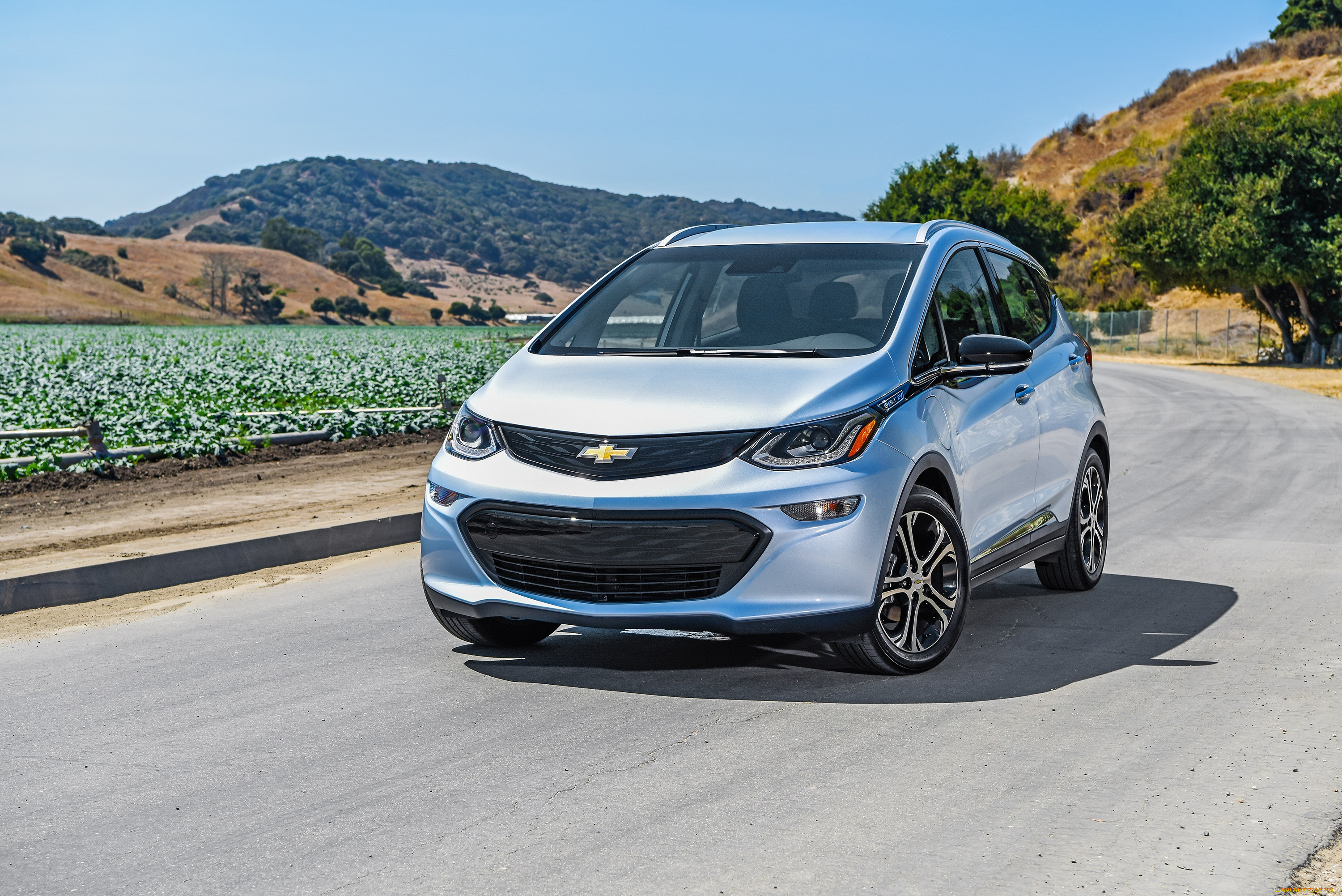 Электромобили болт. Chevrolet Bolt. Chevrolet Bolt электромобиль. Chevrolet Volt ev 2021. Электрокар Шевроле болт.